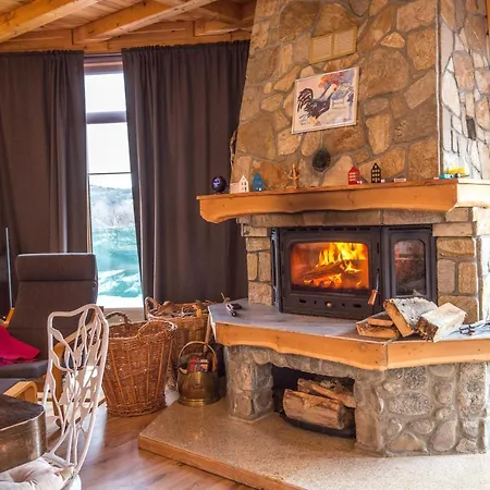 Ailyak Chalet Villa Raduil