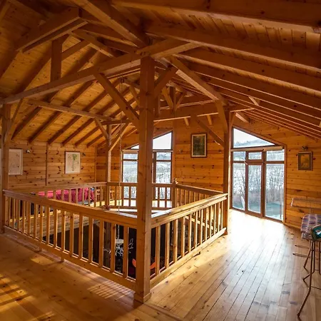 Villa Ailyak Chalet *